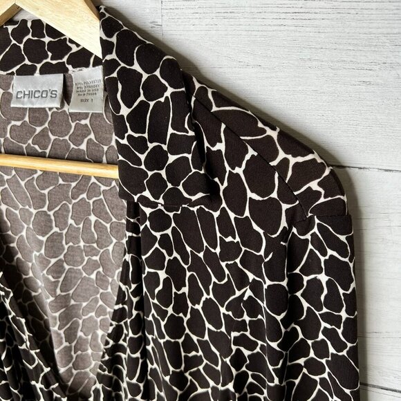 Chicos Blouse Womens Size 1/M Giraffe Print Faux Wrap Long Sleeve Contemporary - Picture 7 of 15